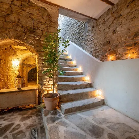 Bella Mbriana Rocca Cilento