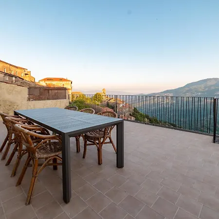 Bella Mbriana Rocca Cilento